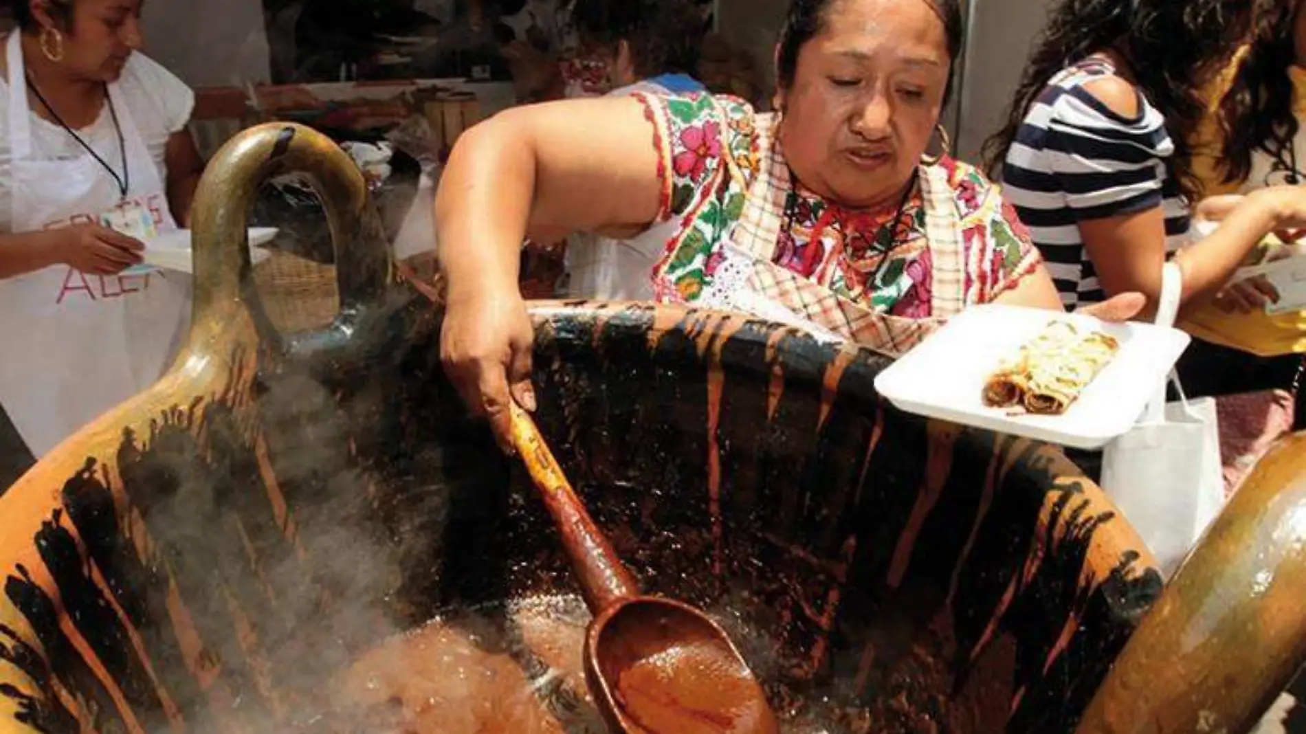 Mole, preparado en cazuela para las grandes fiestas